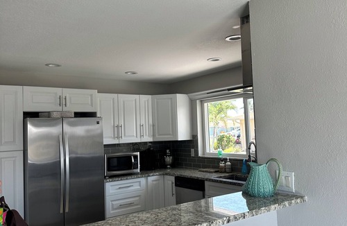 Edgewater House | Waterfront Getaway in Charming Beach Town!