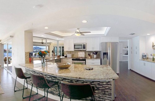 Yacht Club Villa | Waterfront Luxury Villa * South Facing * Pool * Jacuzzi * WiFi * Tiki Hut*