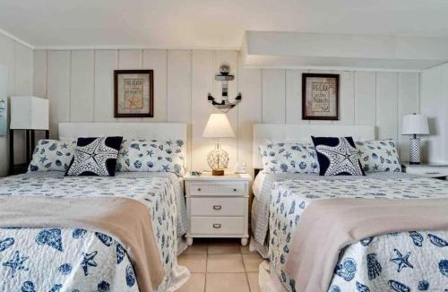 Englewood Villa | Waterfront "Paradise Bay" Wows Guests! Pool & Bay