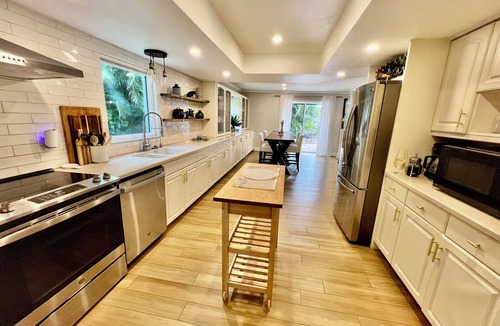 McGregor Villa | Waterfront Paradise/5BR + Dock + Prime Location