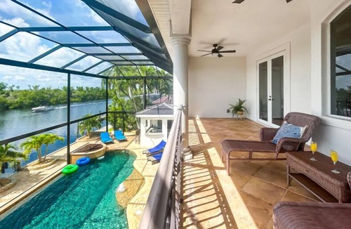 Peninsula Point House | Waterfront, Sunset Pool, Theater Room, Dock & Kayaks - Sunset Shore on 28th - Roelens