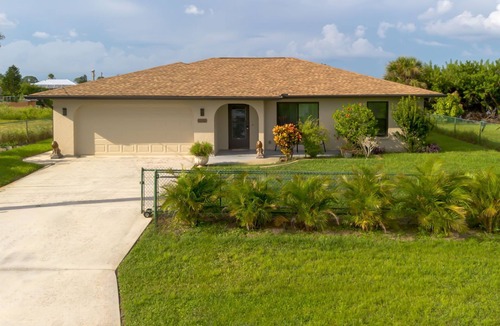 Warm Mineral Springs House | Waterfront Vacation Home at Warm Mineral Springs