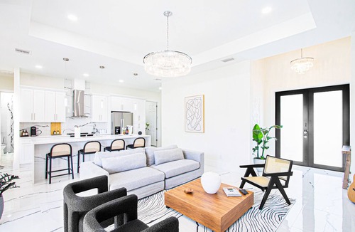 Diplomat House | Welcome to Casa Capri - Heated Pool - Pet friendly - Relaxing Gateway