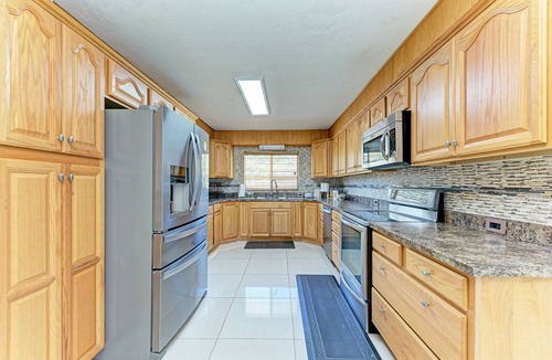 Bradenton House | Welcome to Coastal Heaven Pool & Games 4BR 6 miles to the beach!
