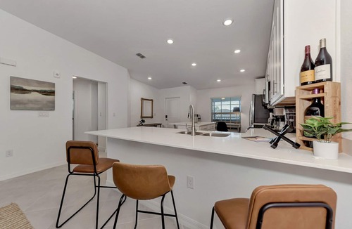 Venice House | WELLEN GOLF AND COUNTRY CLUB VERANDA FEB AVAIL. INQUIRY ABOUT FLEXIBLE DATES
