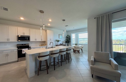 Venice Condo | WELLEN GOLF & COUNTRY CLUB GATAWAY In a Modern Style 2 bd Condo