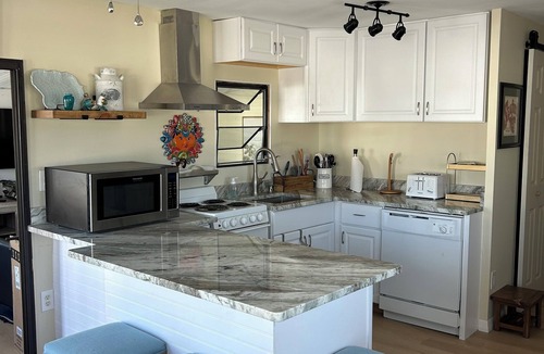 Iona House | Winter Cottage Getaway