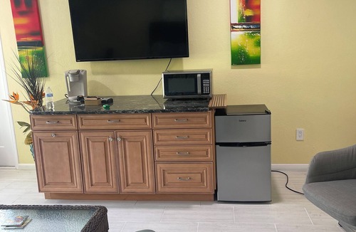 Cypress Lake Hotel | Wonderful 1-bedroom room with AC in vibrant Fort Myers