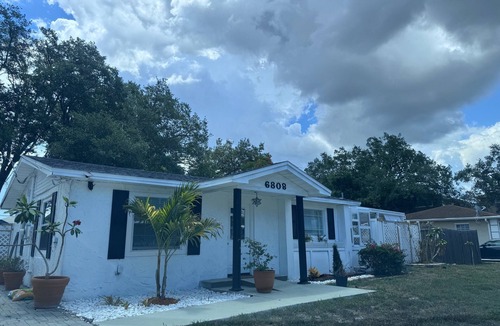 Port Tampa City House | Wonderful 2-bedroom house with AC in sunny Tampa near Downtown and the beaches