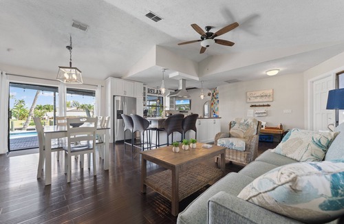 Caloosahatchee House | Wonderful 3-bedroom house with heated pool in Cape Coral