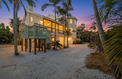 Palmetto Villa | Wonderful 4-bedroom villa with AC in charming Terra Ceia