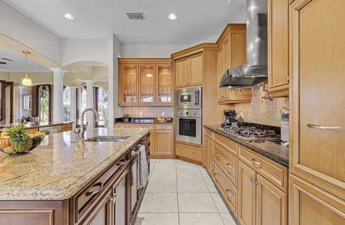 Pelican House | WOW! Experience Luxury! Gulf Access, Pool & Spa, Kayaks, Dock, Tiki- Villa Waterfront Wonderland