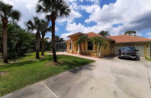Lehigh Acres Villa | Wunderschöne Villa auf Einem Über 6.000 qm Grundstück