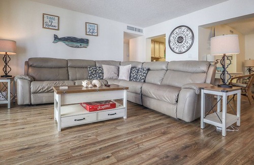South Island Condo | Your Piece of Paradise! Super 2B/2B Beachfront Condo At Island Winds, Heated Pool, Tennis, WiFi