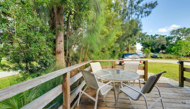 < 1 Mi to Nokomis Beach: Tranquil Couple’s Retreat