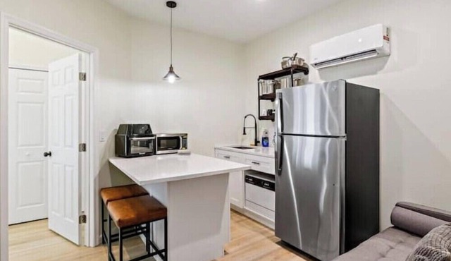 10 min to St Pete Beach w/Parking - 1BD 1BA Micro