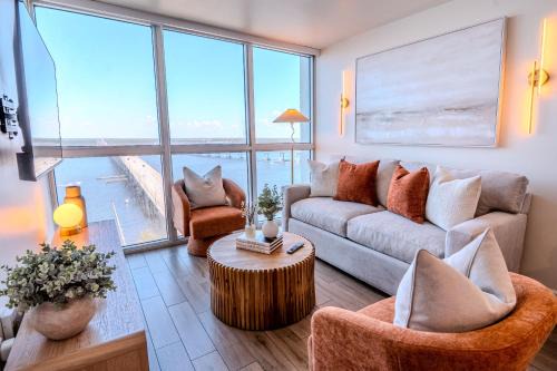 17th Floor Riverfront - Downtown - Pool & Gym
