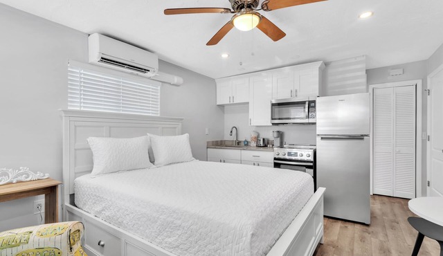 1B Newly Renovated Studio at Coastal Cottages in Safety Harbor