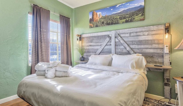 1BD Suite Close to Red Rocks Dogs Welcome! in Colorado Springs