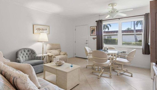 1BR Marco Island condo with pool, WiFi, kitchen, and heated pool.