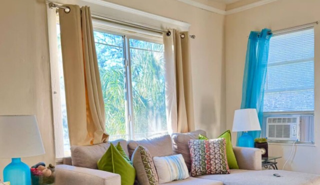 2/1 St Pete 🏠-3 mi to Beach 1 mile to Downtown. Summer Specials! Inguire!