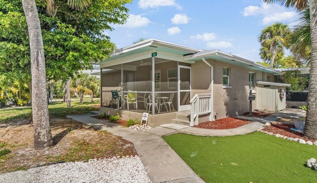 2 bedroom, 2 bath cottage at Sanibel Shores PET FRIENDLY
