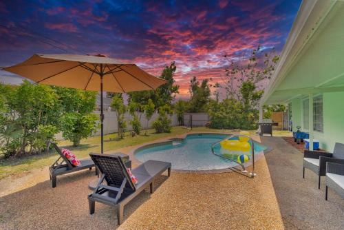 2 Kitchens, Pool, Ping Pong, Corn Hole, BBQ in Venice