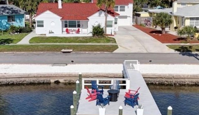2BR Waterfront House with Gorgeous Water Views & Dock!