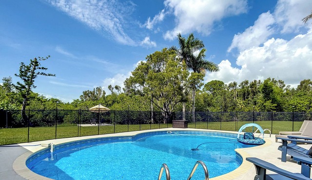 3/2/2 Gulf-Access Home; heated pool, fish, kayak, boat lift, pet-friendly