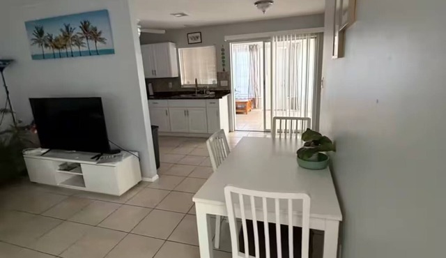 3 bdr, 2 ba walking to Warm Mineral Springs