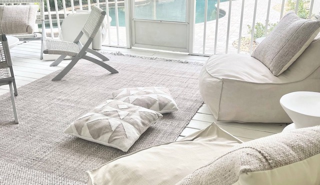 3 bedroom 2 bath private designer bungalow w/pool walk to everything in St Pete