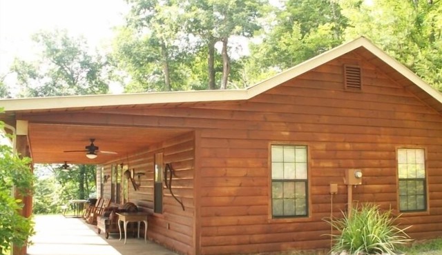 3-bedroom 3-bath cabin 6 minute drive to Harrah's Casino - 1 Gig internet in Whittier
