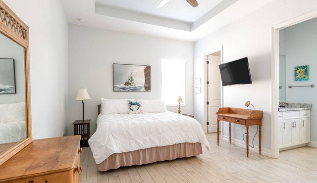 3-bedroom house in welcoming Rotonda West with WiFi, AC, pet friendly,