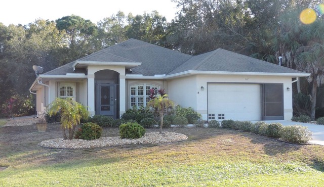 3 bedroom Pool Home in Quiet Neighborhood near Bike Trail