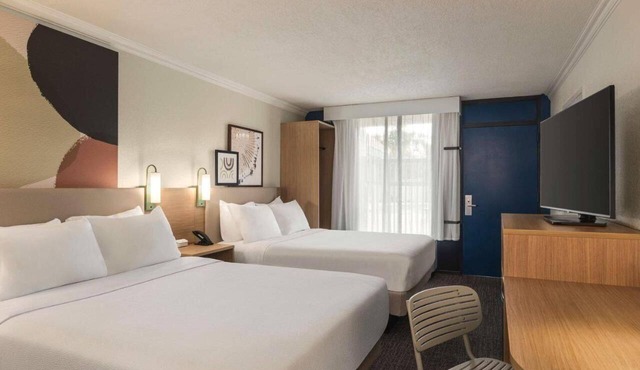 3 Comfortable Rooms Perfect for Beach Getaways – Free Shuttle & Breakfast