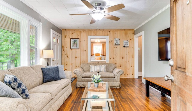 3 Mi to Dtwn! Forest City Haven w/Furnished Patio
