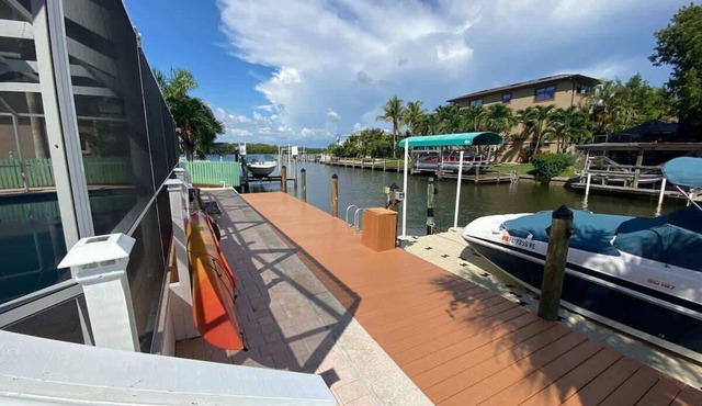 390 Bayland Canalfront Pool Home by Beach