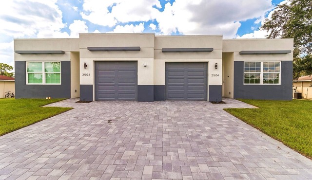 3BR 2BA Modern Minimalist Waterfront Haven