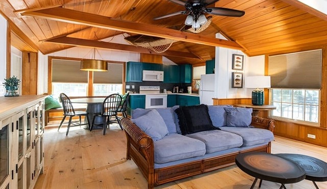 3BR Family Cottage | Porch | Pools | Free Parking | Tropical Captiva Stay