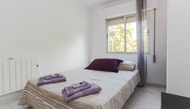4 Bed-Sleeps 6-Garden-Balcony-Pets in Alcalá de Henares