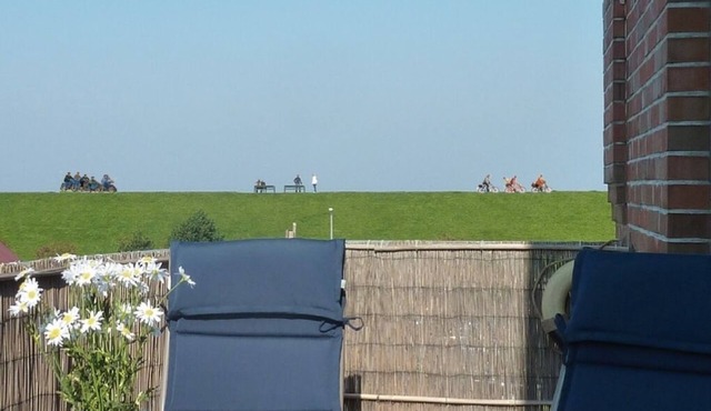 4* "FeWo Meeresblick am Sandstrand"-2 bedrooms- balcony-2nd floor-50 meters to the beach in Norddeich