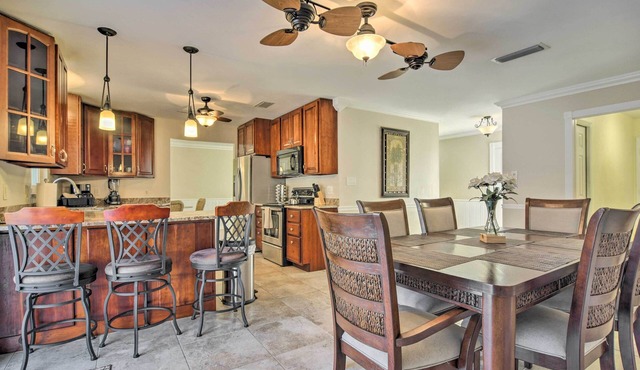 4 Mi to Beach: Gem w/Pool & Lanai in Seminole!