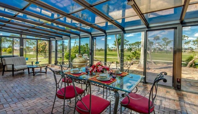 4-season indoor pool solarium home on golf course