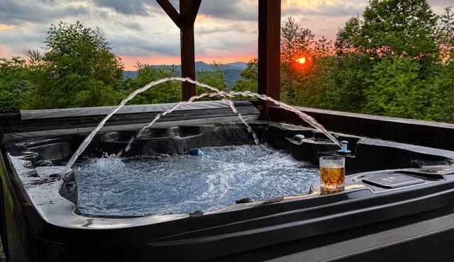 4300' Sunset Views/Hot Tub/Game Room/Near Hatley Pointe & Asheville