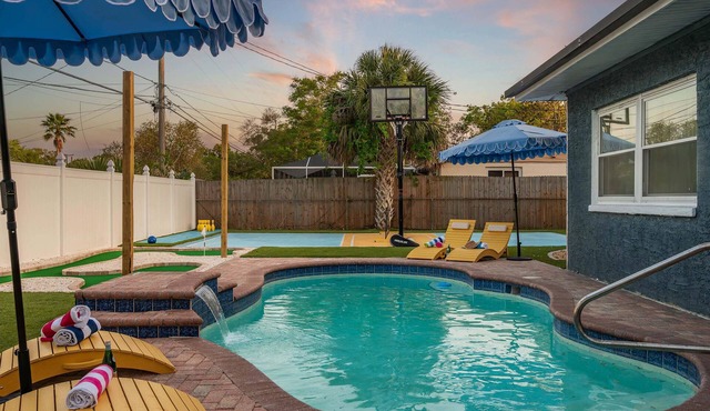 4BR home w/pool & backyard