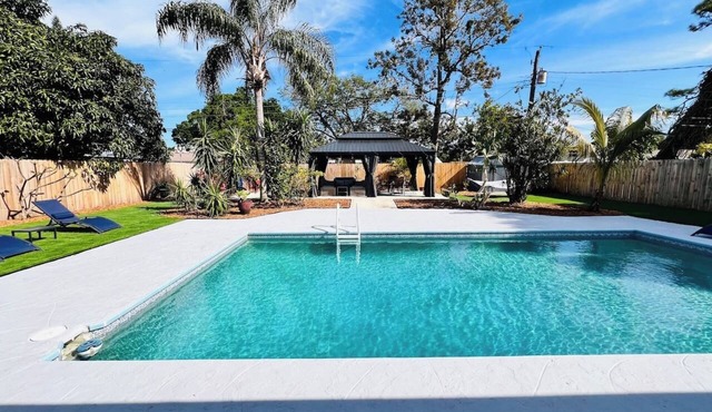 4BR Oasis w/Pool & Firepit – Near AMI & IMG