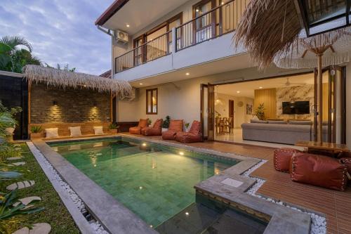 5 bedroom Beachside villa premium brand new in Mantaak