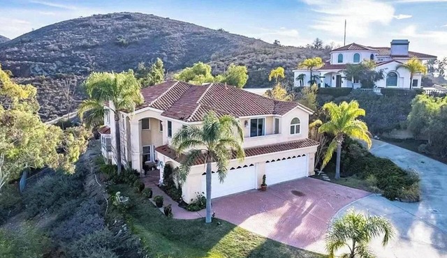 5 Bedroom Private Estate on Hill in Orange with City Light/Mountain Views in Orange