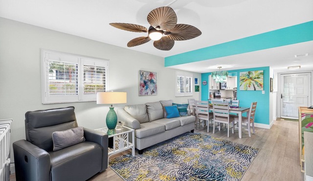 5 Miles from Fort Myers Beach, 2/2 Condo Sleeps up to 6