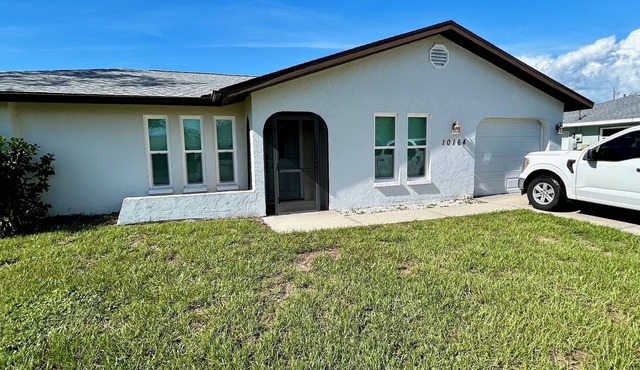 6 Miles From Beaches ~ Cozy Home w/Screened Lanai